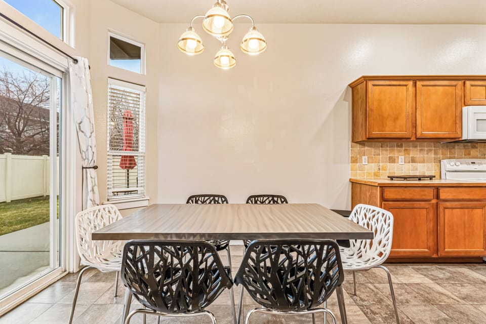 Dining table perfect for family gatherings