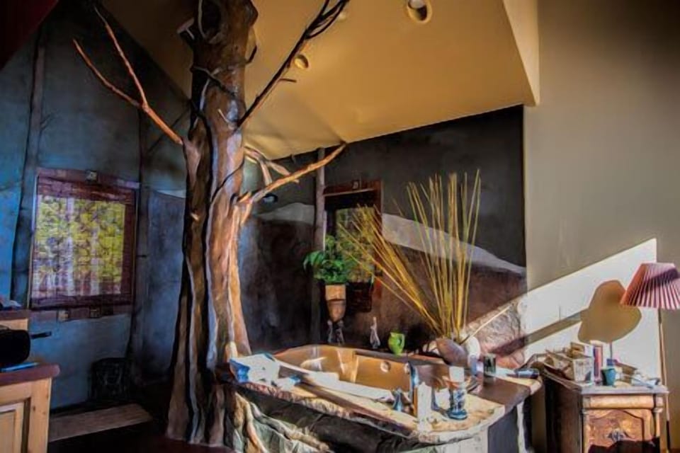 Grand Arbor bath, double headed tree shower and jetted deep tub