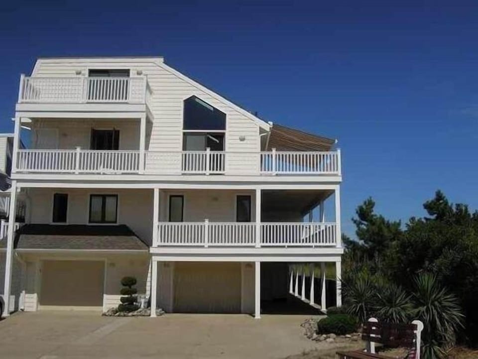 side view with upper awning for sunny mornings