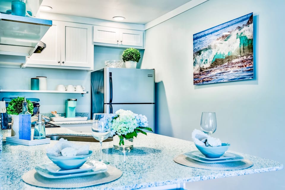 Dining options • Kitchen island, porch table, Grill Pavilion, or beach picnic!