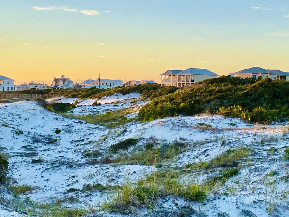 "PARK PLACE” Beach Access • Quiet beach with lifeguards (Mar-Sep), 1 block west