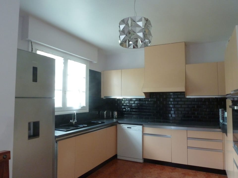 Large equipped kitchen