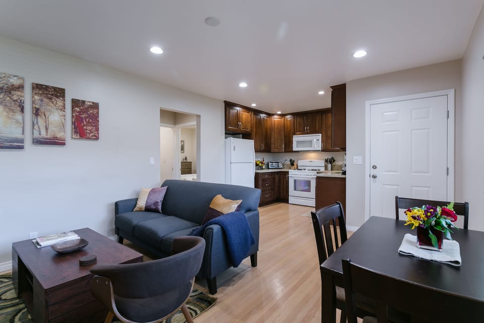 Relaxing and inviting living room 