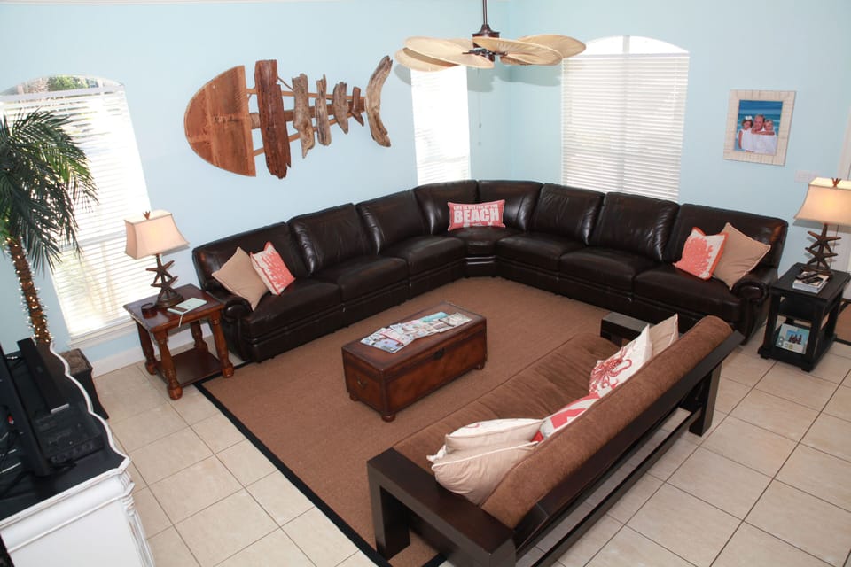 Brand-new sectional March 2016 with FIVE recliners
