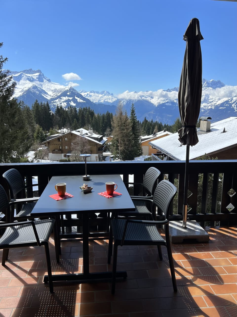 Balcony facing the Vaud mountains