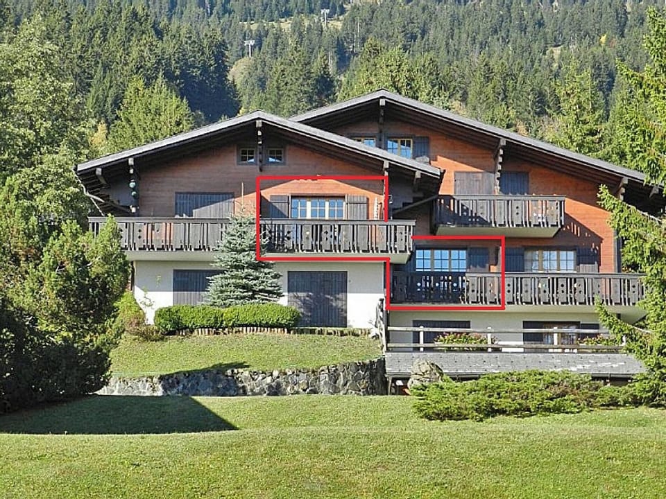 We have a split level appartment with two balconies (summer photo).