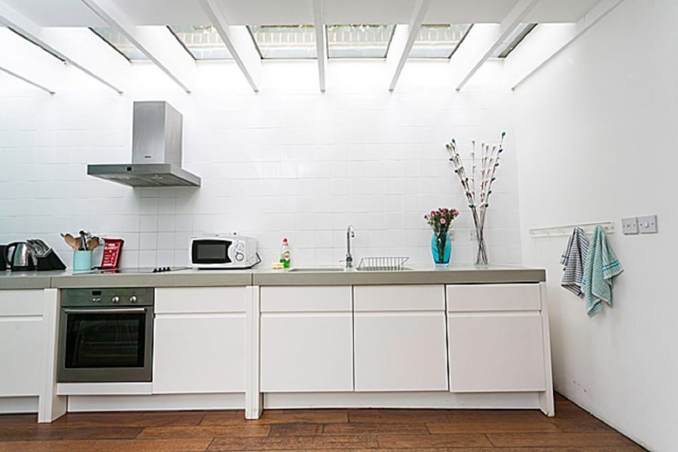 Fully Fitted Kitchen