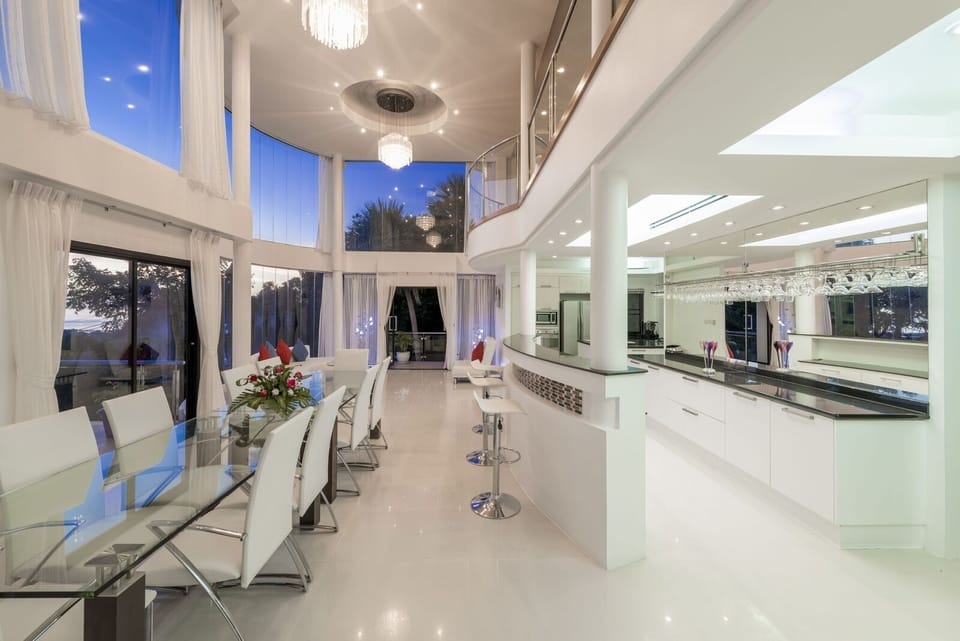 White Stone - Luxurious Modern Villa
