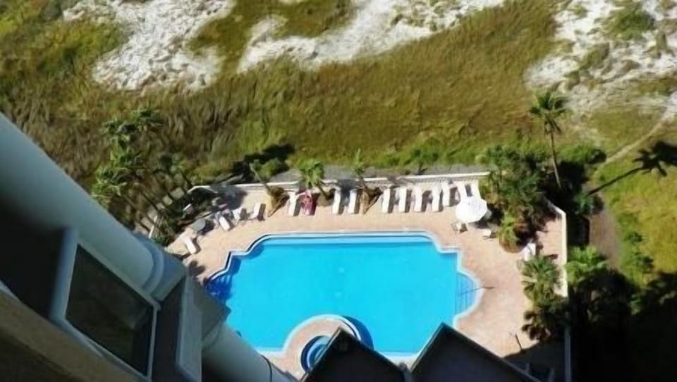 16th Floor View of Tower 4 Pool