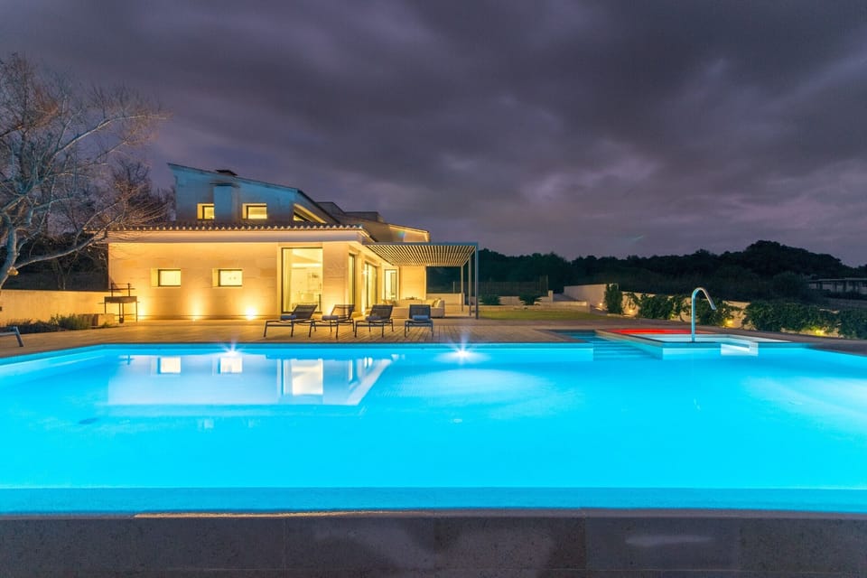 Beautiful villa with pool and jacuzzi