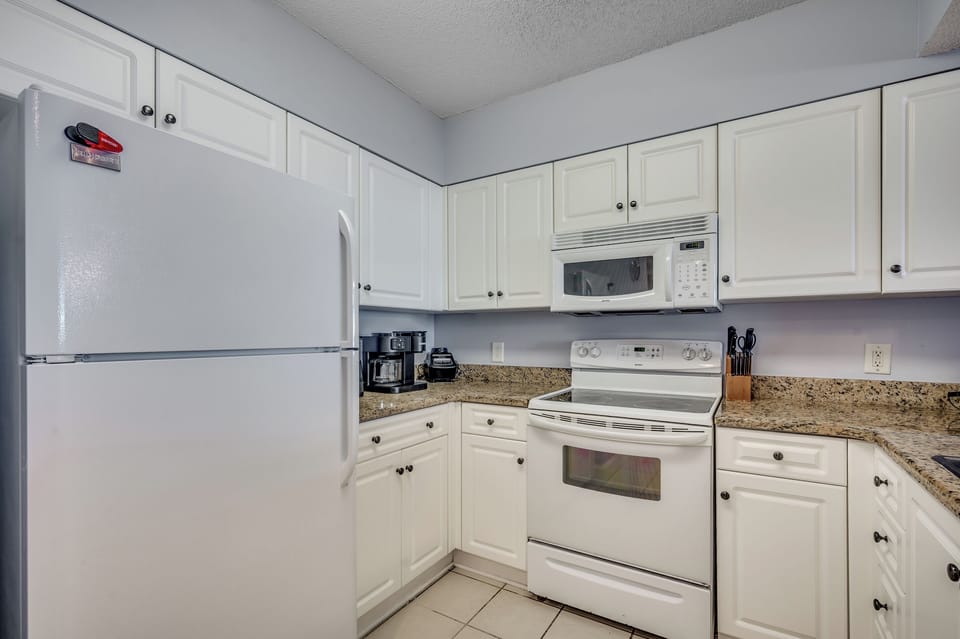Full kitchen