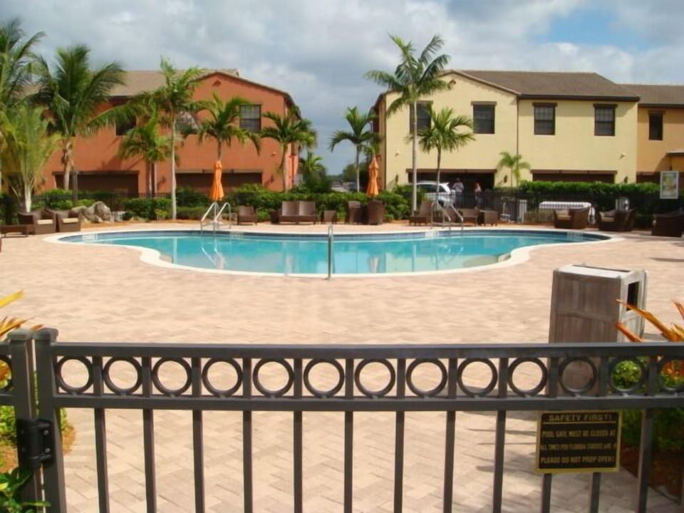 Semi-Private Pool for Quad Residents