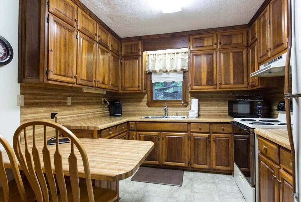 There is seating for 2 at the breakfast bar