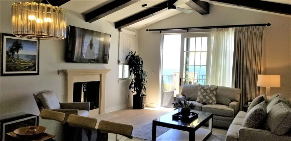 Open Living Room with Queen Sleeper, Fireplace, Large HDTV, Ocean View 