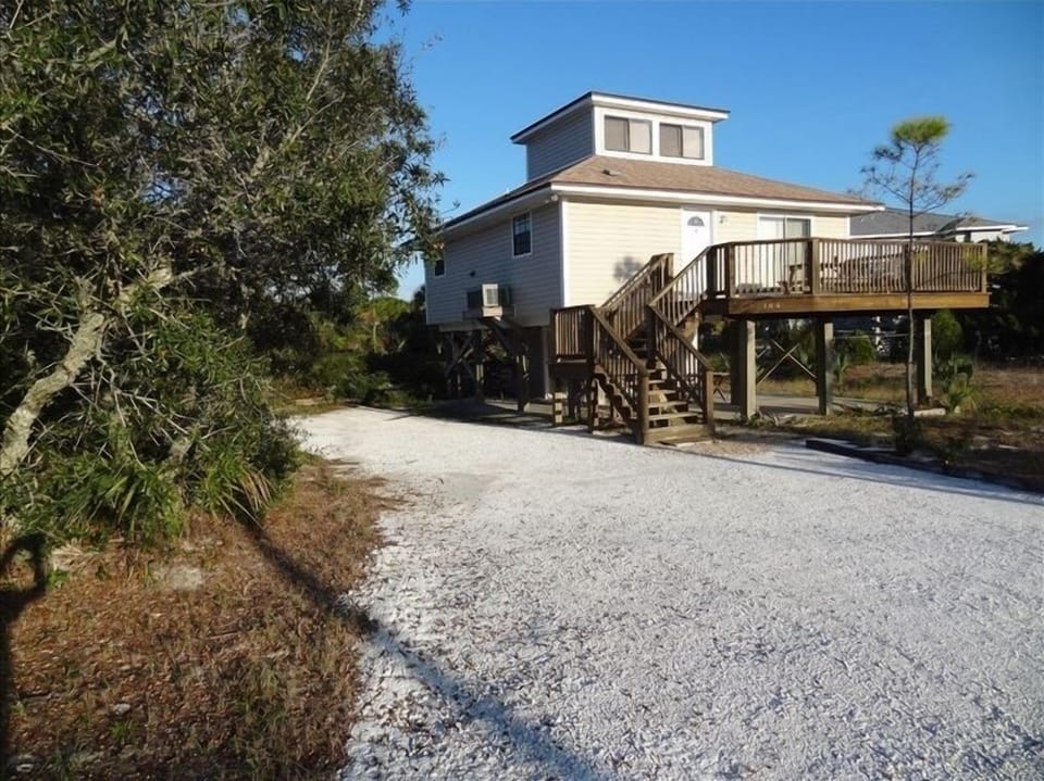 Driveway accommodates large boats