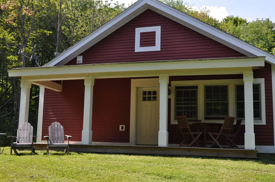 Covered porch to enjoy our beautiful hilltop view