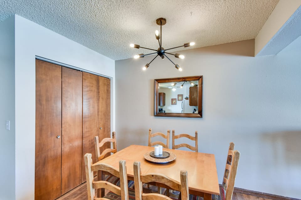 Dining Table | Dishware & Flatware Provided
