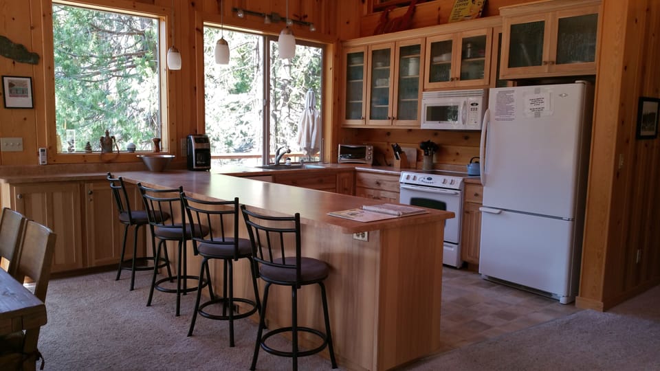 kitchen additional dining