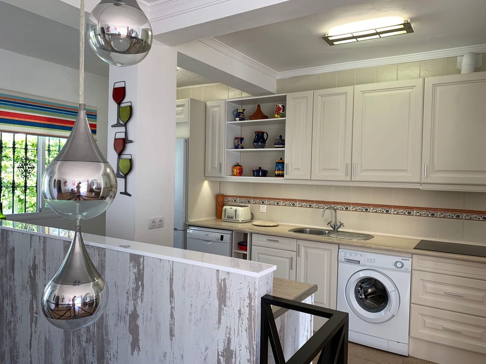 Kitchen - dishwasher, microwave, washing machine, oven & hob, drinks fridge