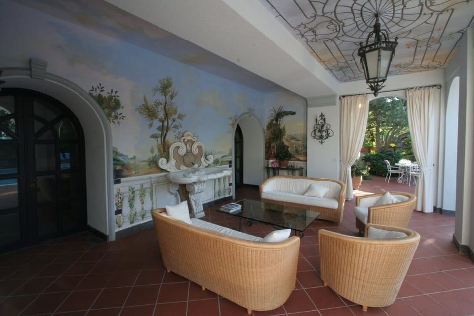 OVERVIEW 1881 VILLA WITH POOL Villa in Piano di Sorrento