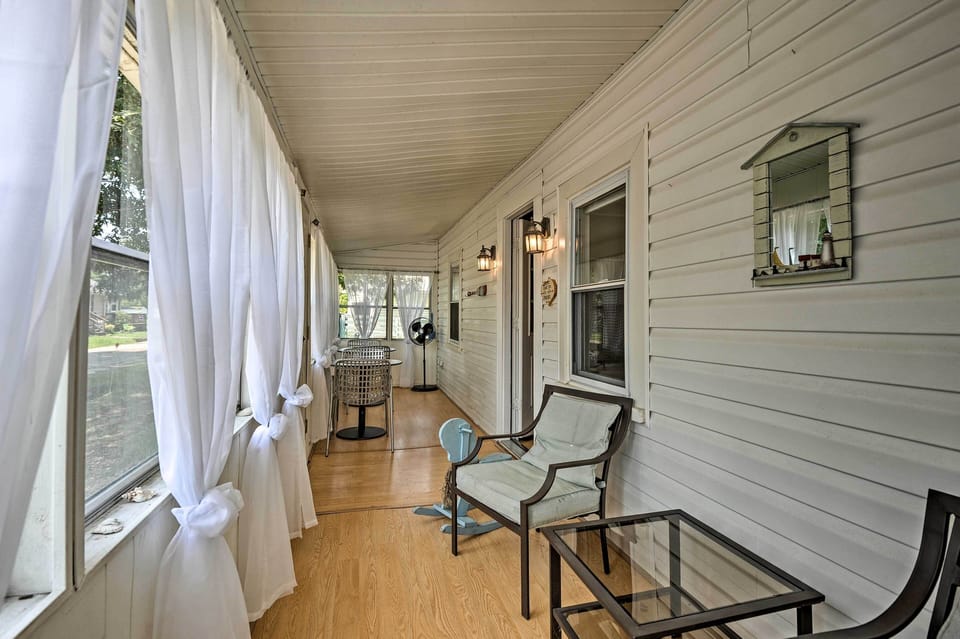 Sun Porch | 2-Person Dinettes