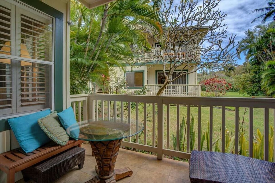 Listen to the sound of birds on the lanai or enjoy a nice cup of coffee