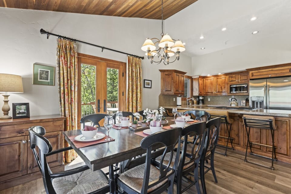 Fully stocked kitchen with nice views of Aspens
