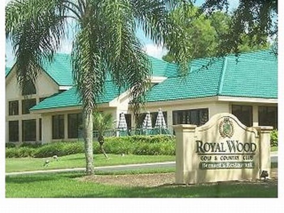 Clubhouse & Restaurant