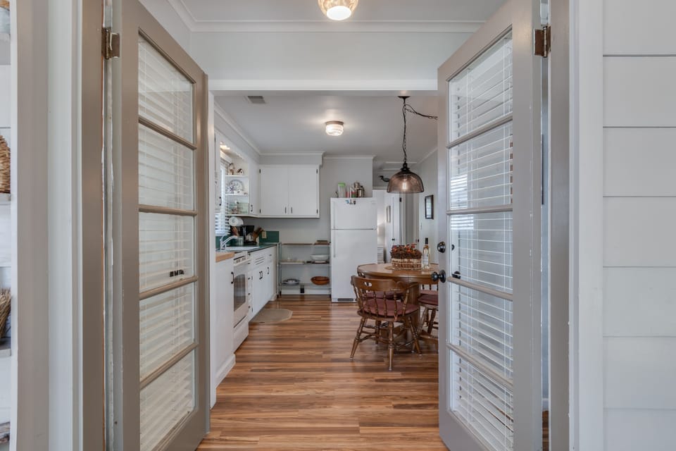 Easy access from screened porch to kitchen.