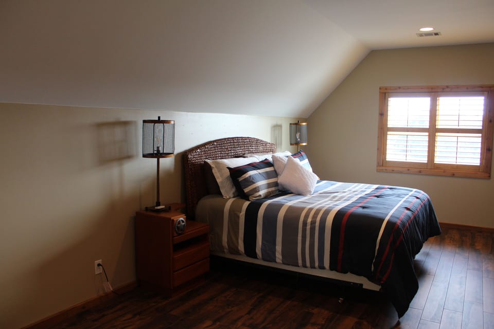 Upstairs room with full bath