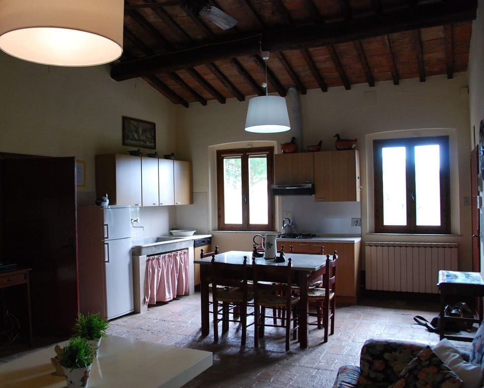 Amenities, Autumn, Dining Room, Kitchen, Room Detail, Spring, Summer