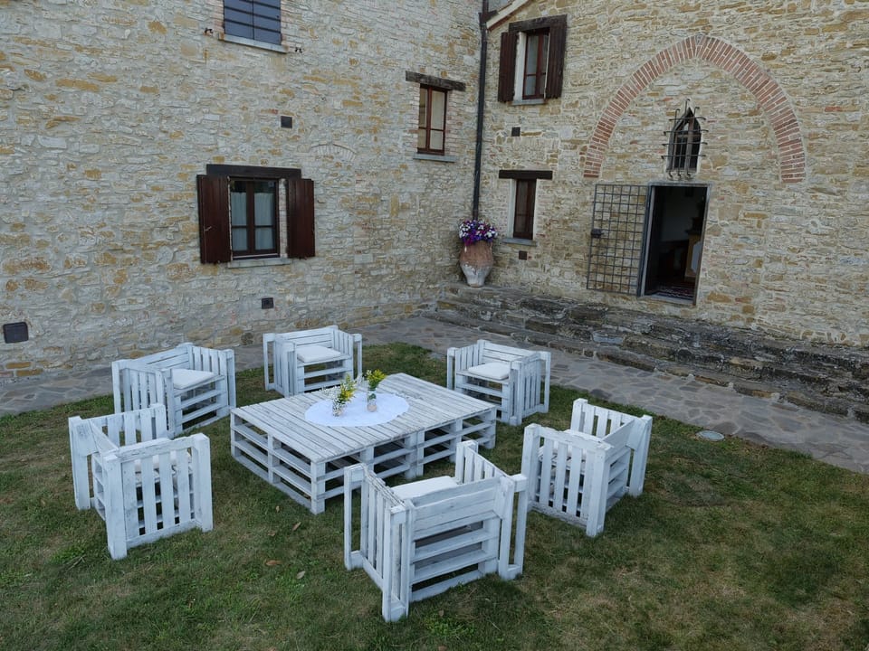 Property, Furniture, Wall, Table, Chair, Grass, Building, Room, House, Yard