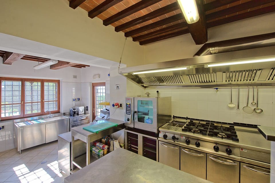 Property, Room, Building, Ceiling, Interior Design, House, Furniture, Real Estate, Kitchen, Architecture