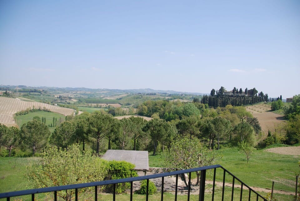 agriturismo-cabbiavoli-chianti-multiproperty-fienile-giallo-albicocco-view