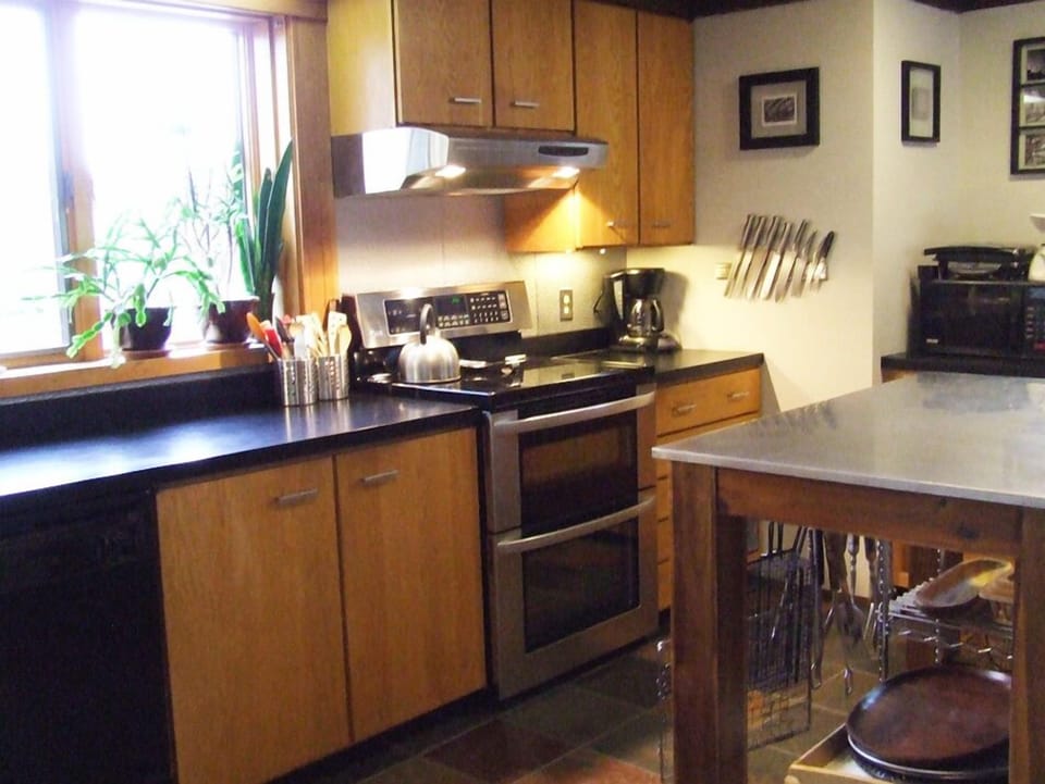 Fully equipped kitchen with new double oven stove and stainless steel island