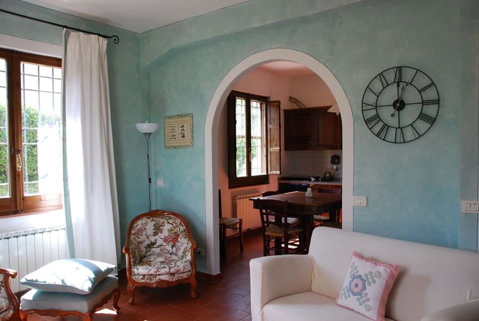 agriturismo-cabbiavoli-chianti-multiproperty-fienile-giallo-melo-living-room