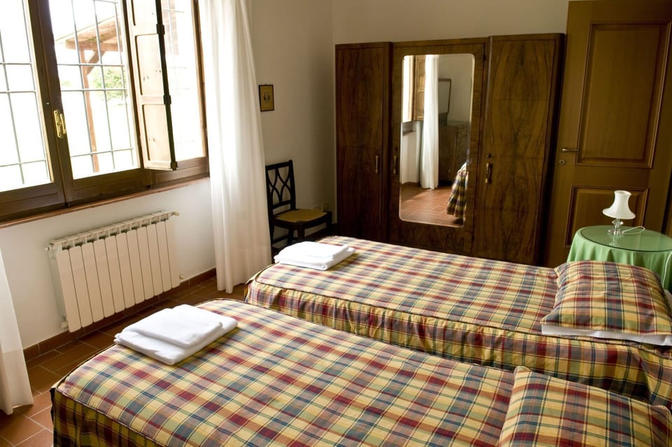 agriturismo-cabbiavoli-chianti-multiproperty-fienile-giallo-melo-bedroom