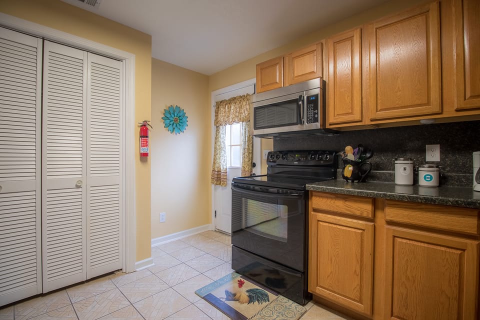 Stove/ oven and microwave.