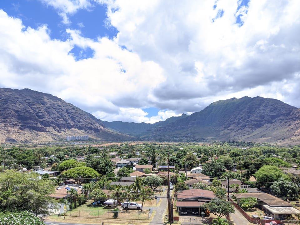 View out to majestic Makaha Valley, great for golf and hiking