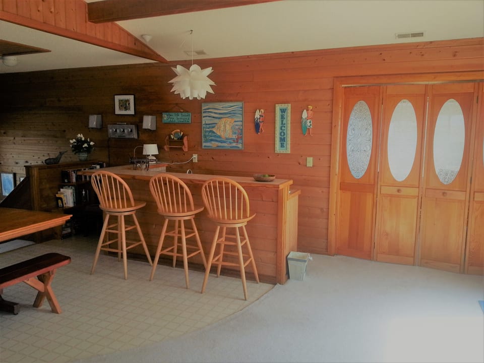 Wet Bar
