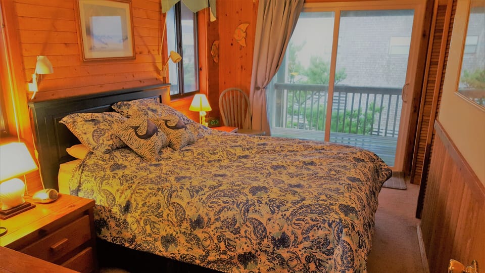 Queen Bedroom 2