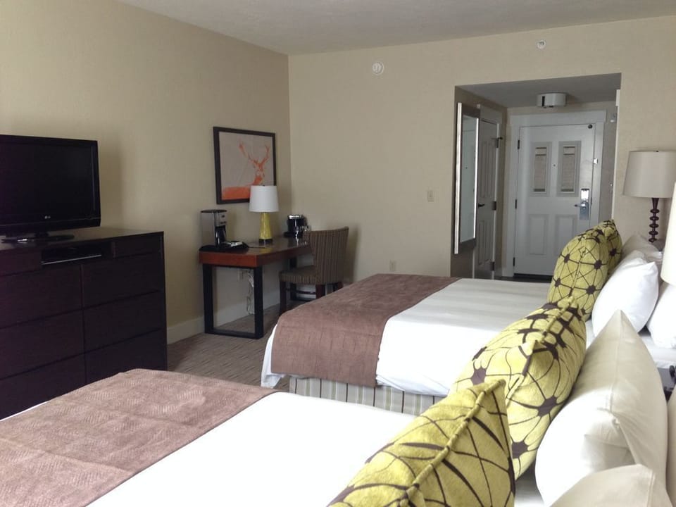 Room has pool view