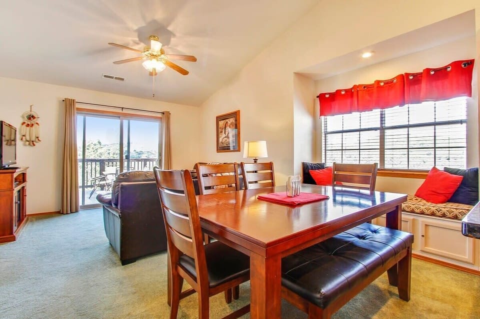 Dining area, 4 chairs & bench