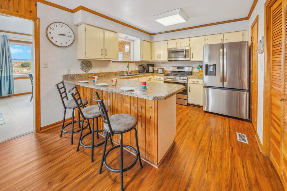Surf or Sound Realty - 4 - Heart's Desire - Kitchen -1