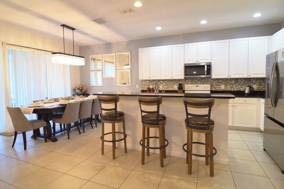 Fully-equipped kitchen with breakfast island