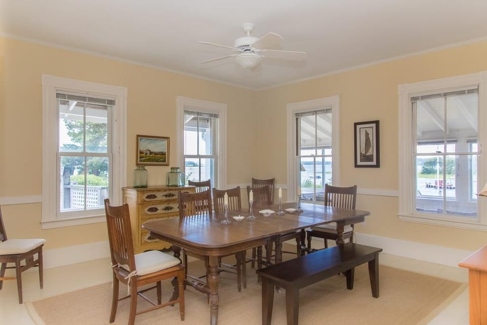 DINING ROOM WITH VIEWS