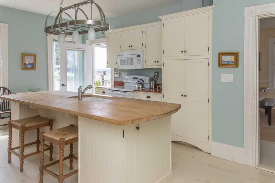 LARGE KITCHEN, PLENTY OF ROOM