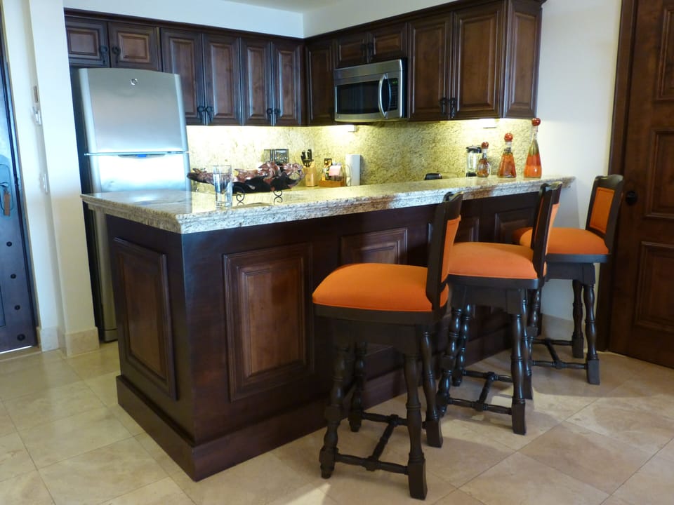 Dishwasher, microwave, fridge, coffee maker, blender, pots & pans & all utensils