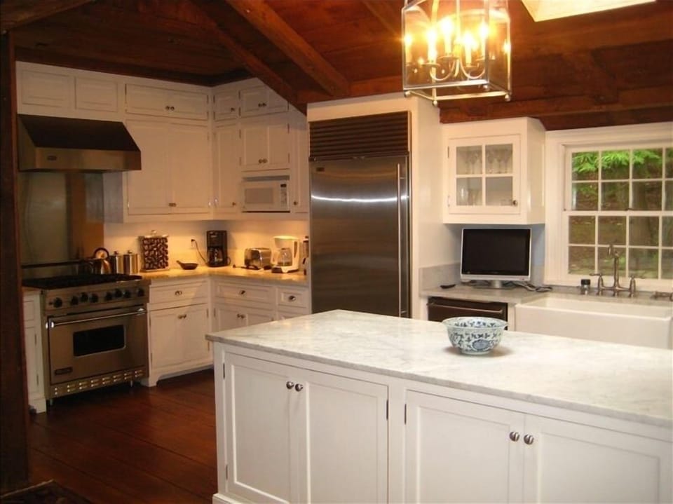 Viking 6 Burner Gas Range, Sub-Zero Refrigerator, Wine Ref., Marble Counters