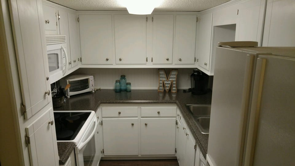 Kitchen-glass top stove